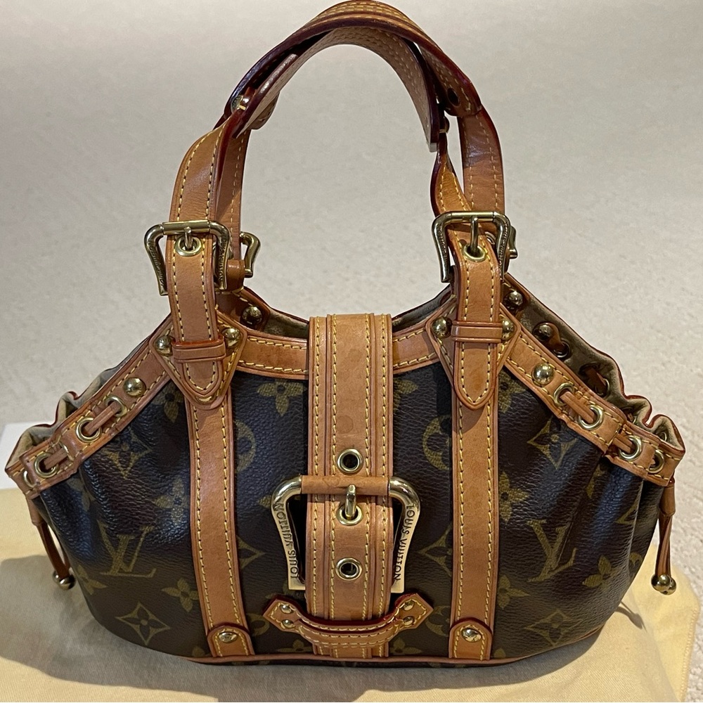 Louis Vuitton Theda GM with dust bag. Rare!